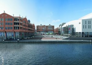 TOEKOMSTIG STADSHART MET RECHTS HET THEATER OP VOORGROND OUDE RIJN.